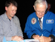 Maankaarten gesigneerd door Charlie Duke (Apollo 16) 